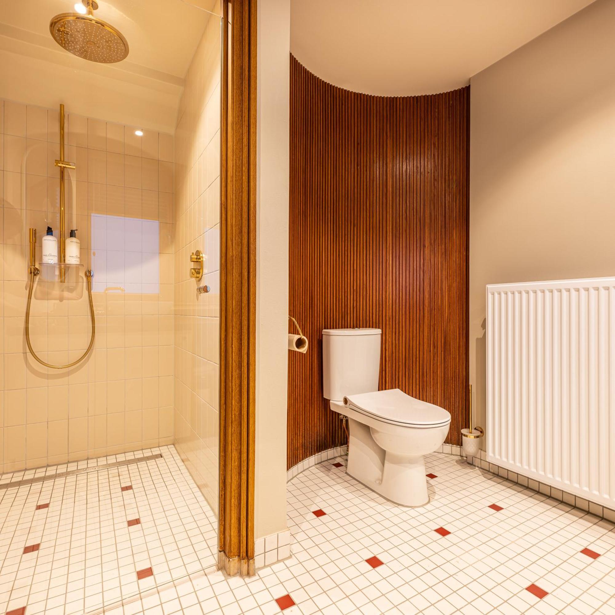 Hotel Staatsman ซโวลเลอ ภายนอก รูปภาพ