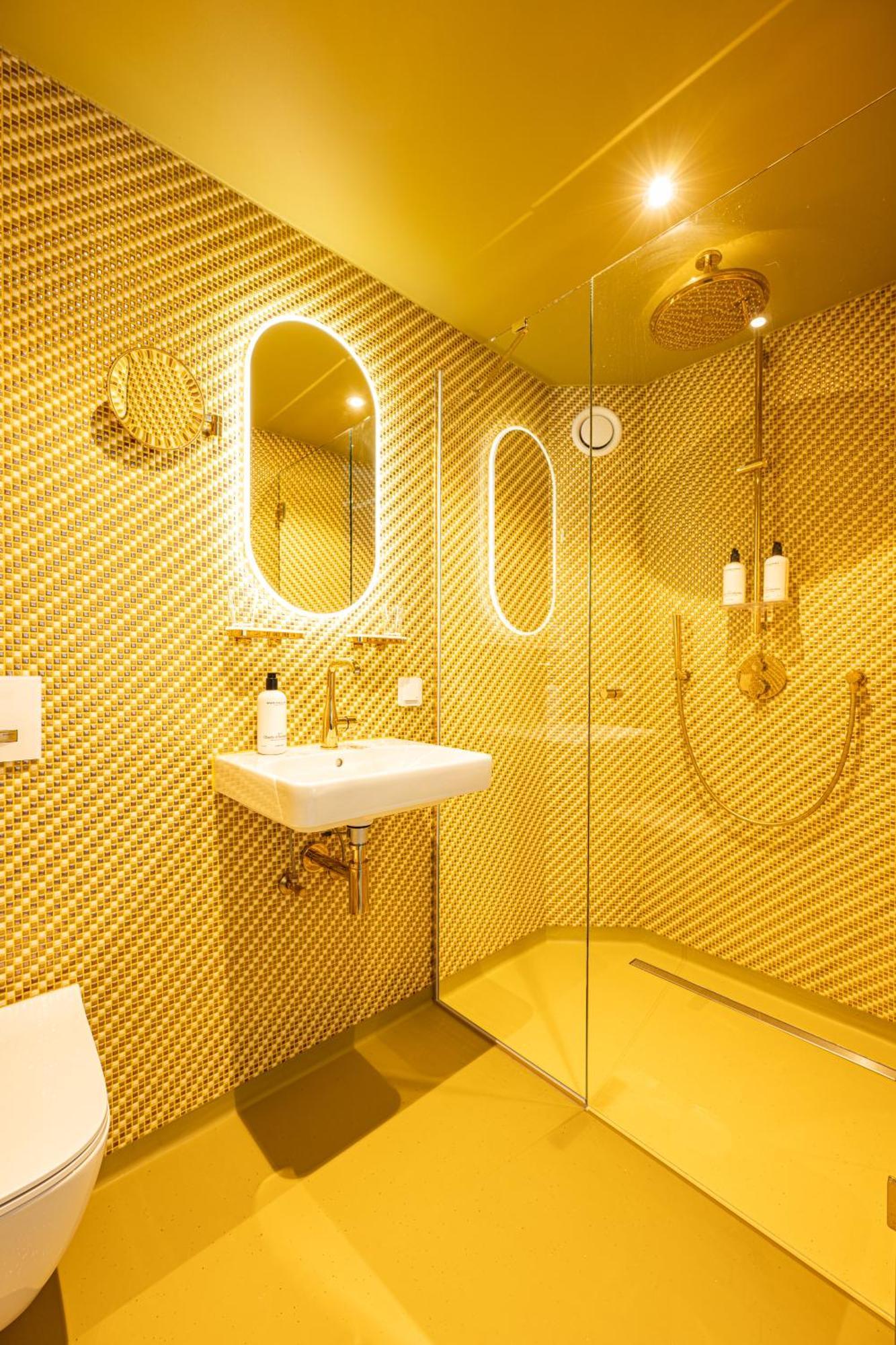 Hotel Staatsman ซโวลเลอ ภายนอก รูปภาพ