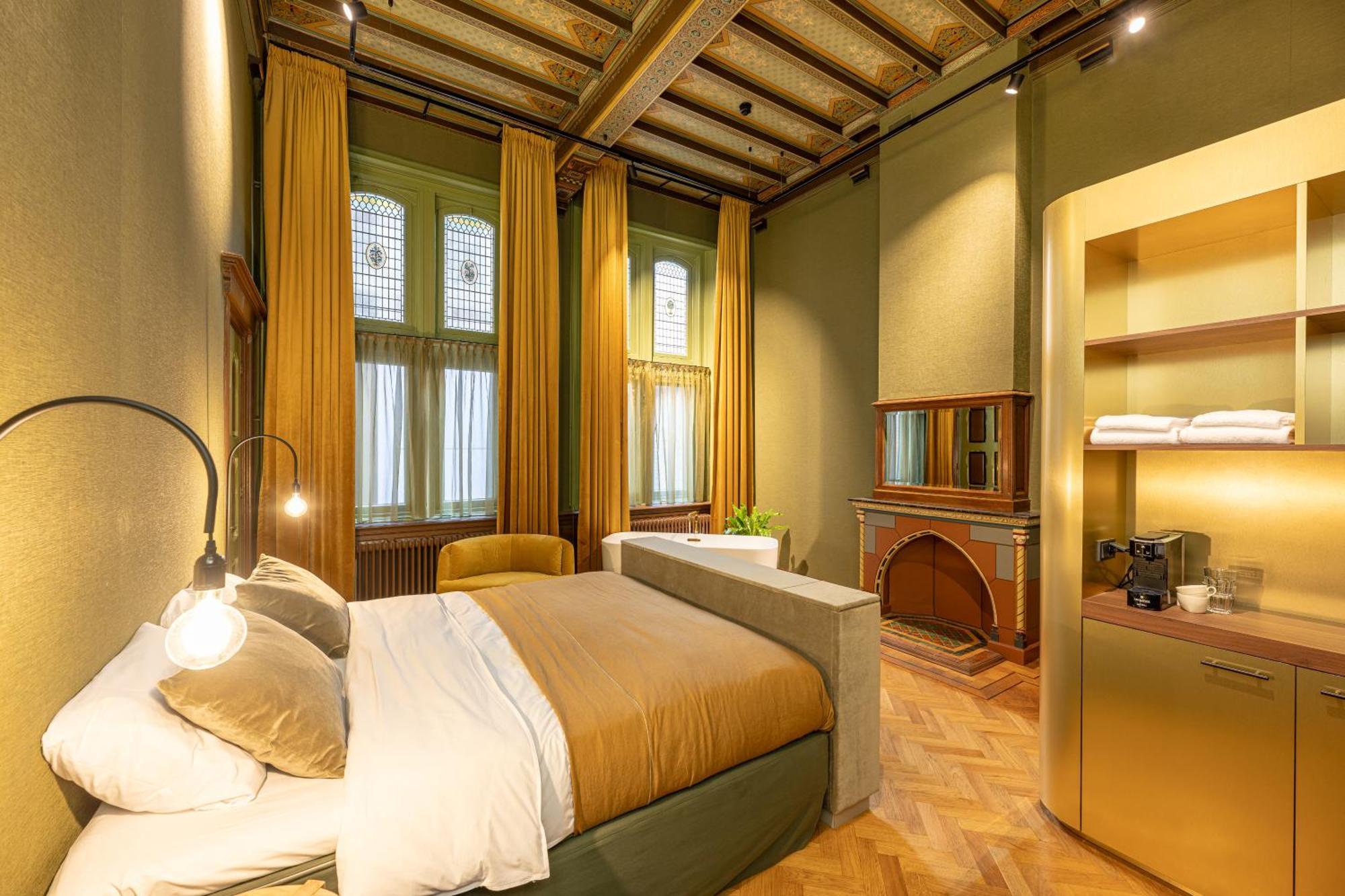 Hotel Staatsman ซโวลเลอ ภายนอก รูปภาพ